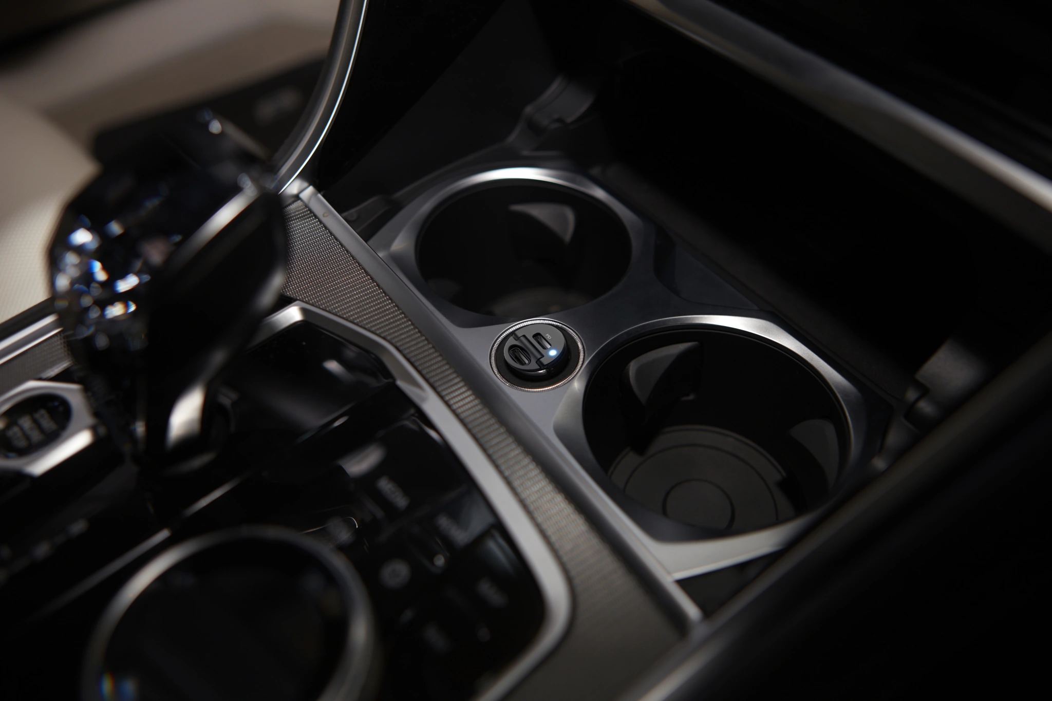 PURO Mini Car Charger "Bullet" 2 Port USB-C hurtiglading og strømforsyning 30W