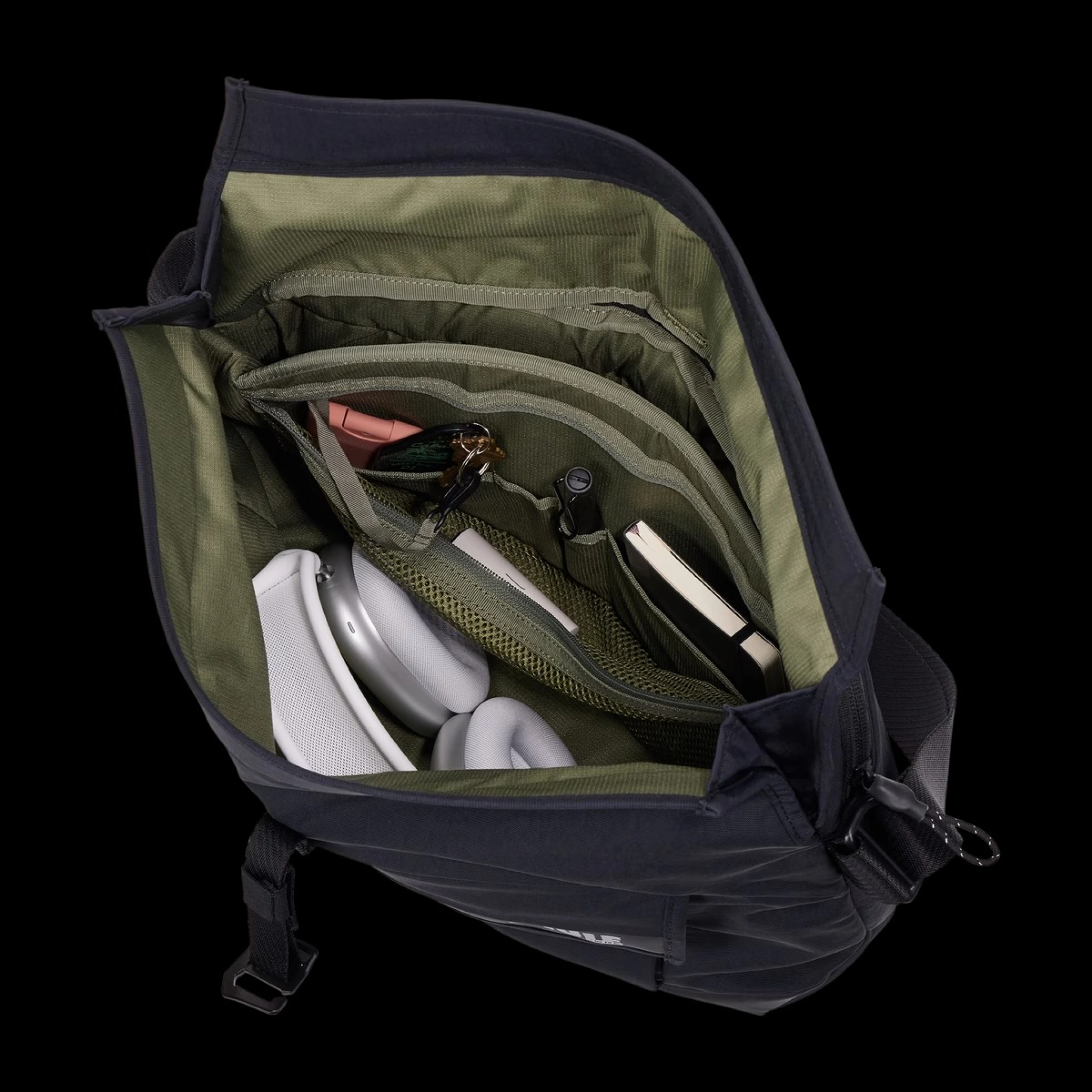 Thule Paramount Crossbody Bag 14L. Black