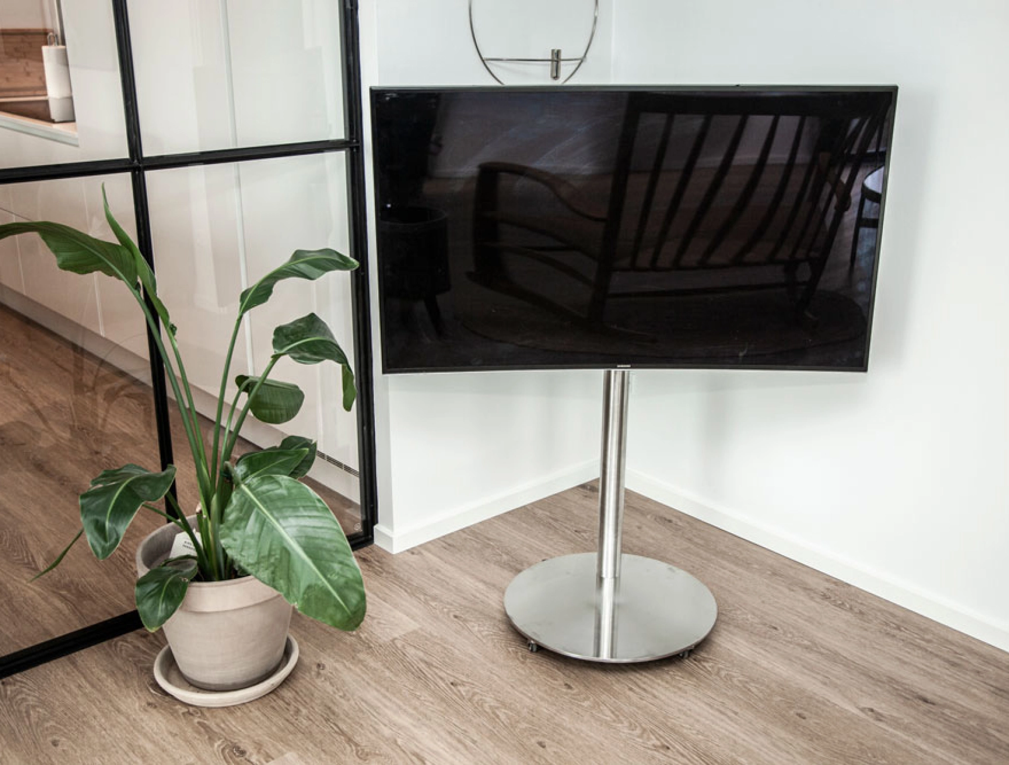 Sinox StandView TV-gulvmontering med roterbar topp. 26"-65". Alu-finish