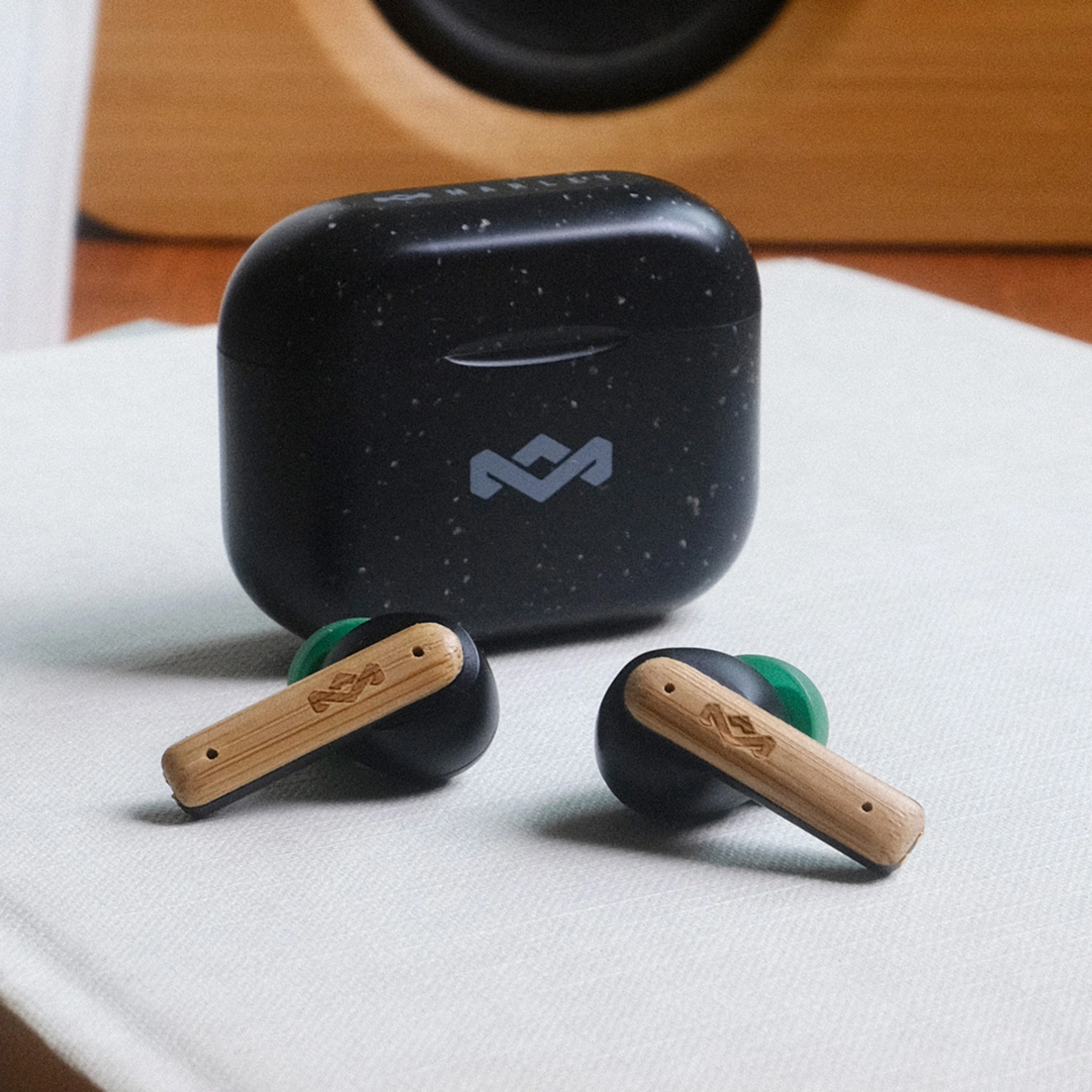 Marley Little Bird True Wireless Earbuds. Svart