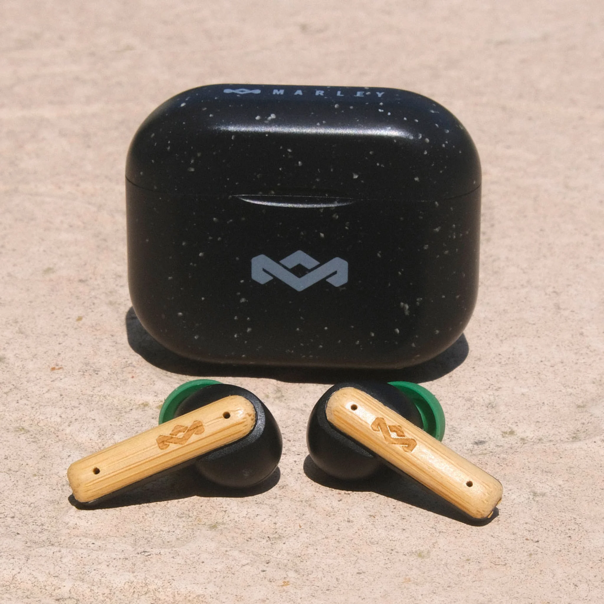 Marley Little Bird True Wireless Earbuds. Svart