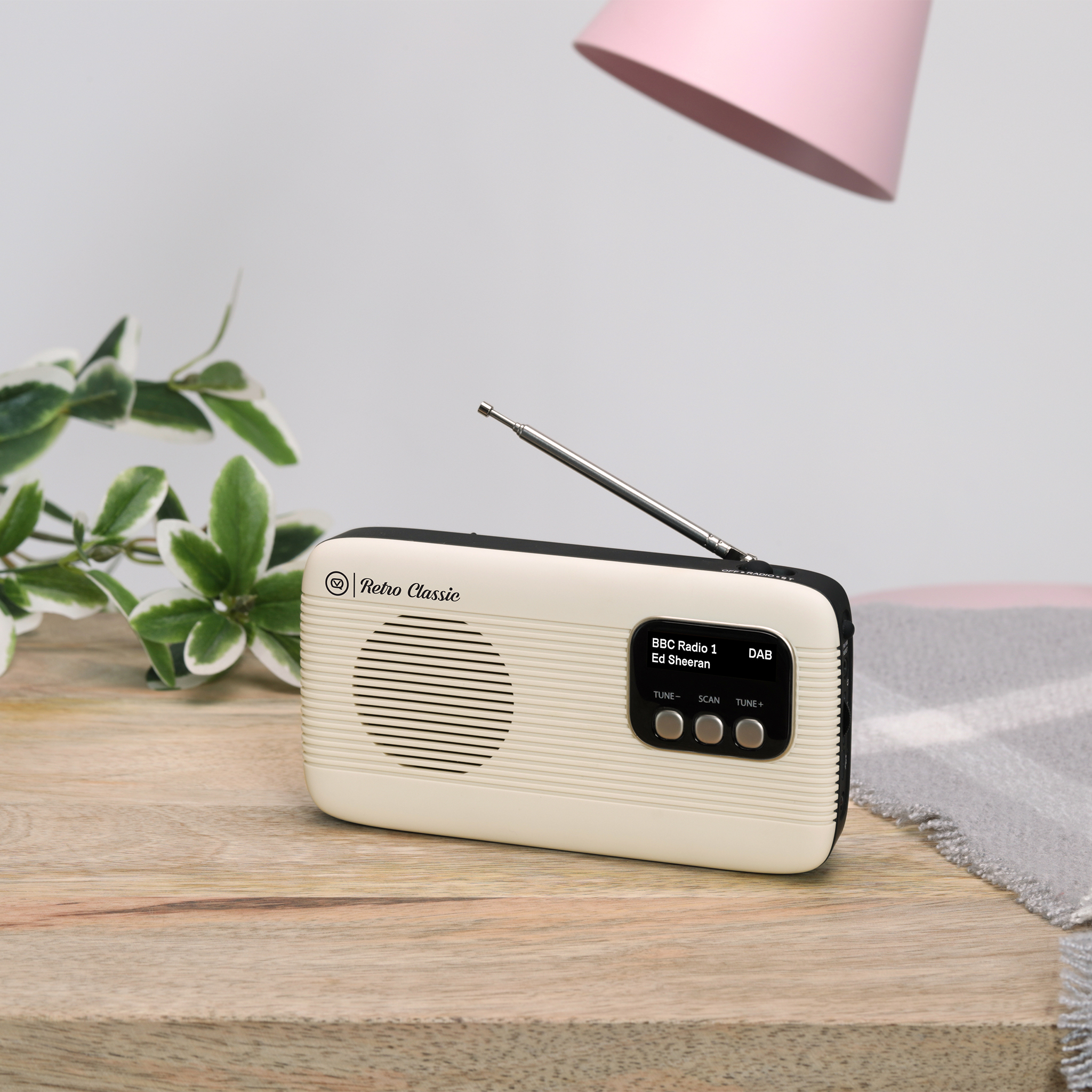 3. Lifestyle Image VQBK Retro Classic